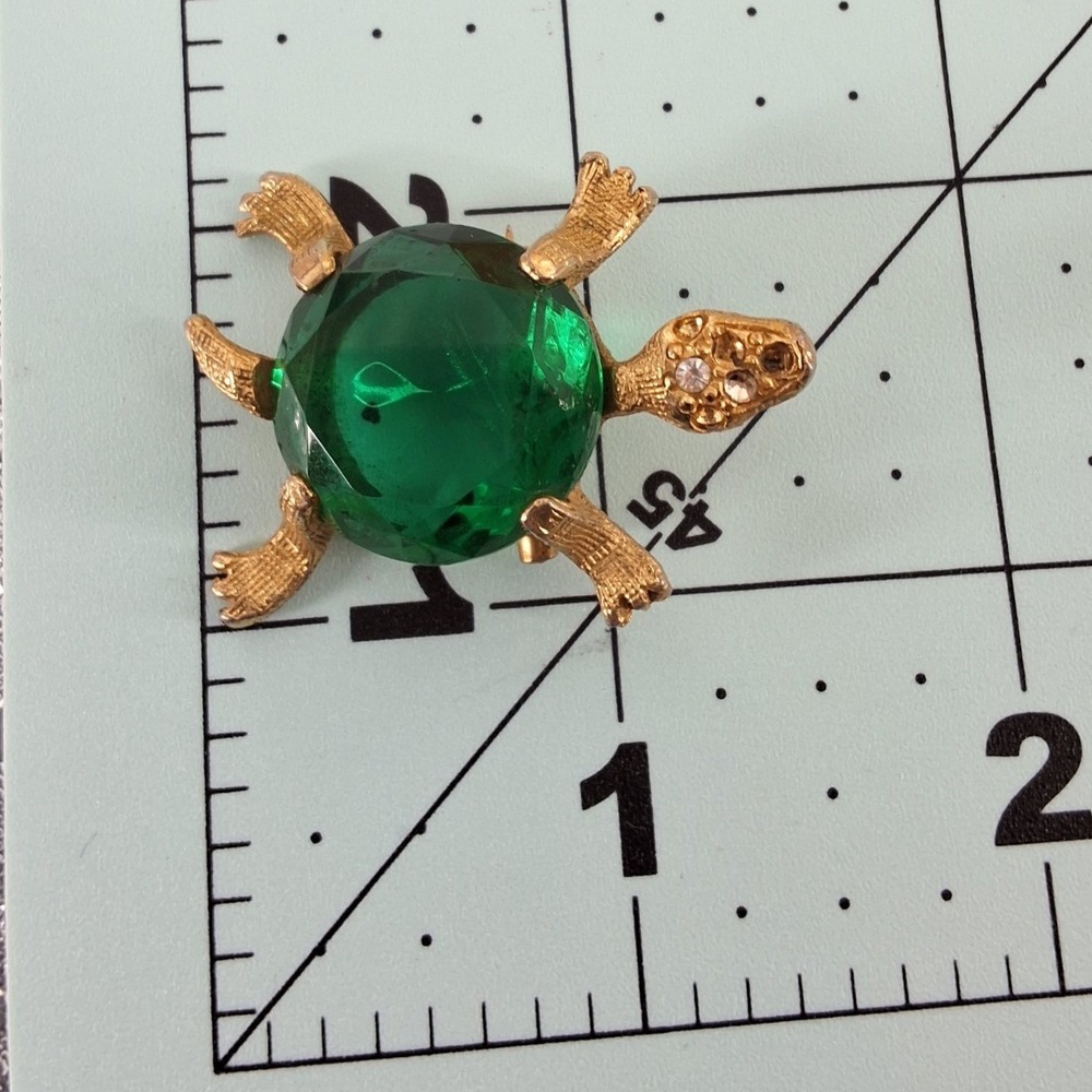 Vintage Gold Tone Turtle Brooch Emerald Green Glass Rhinestone Eye Pin - Picture 3 of 8